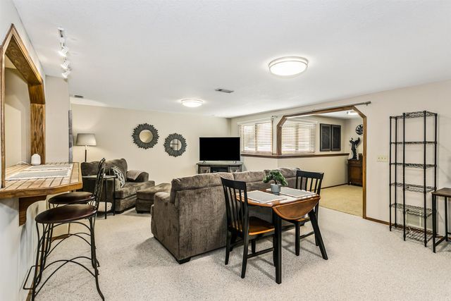 4834 N Homestead St, Bel Aire, KS 67220