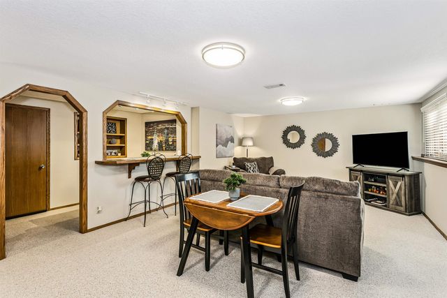 4834 N Homestead St, Bel Aire, KS 67220