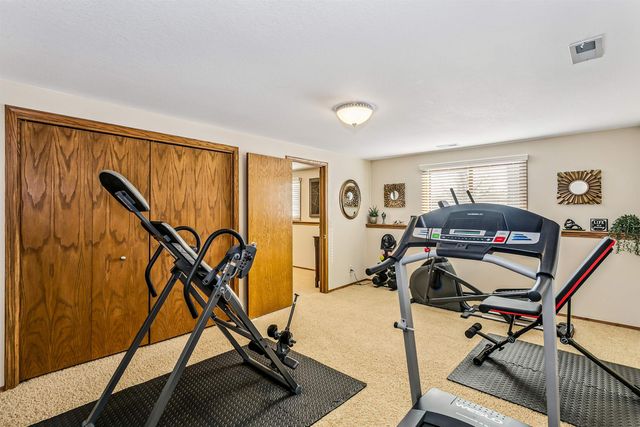 4834 N Homestead St, Bel Aire, KS 67220