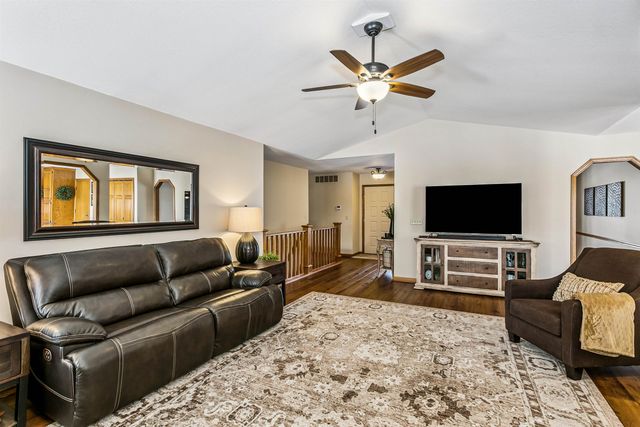 4834 N Homestead St, Bel Aire, KS 67220