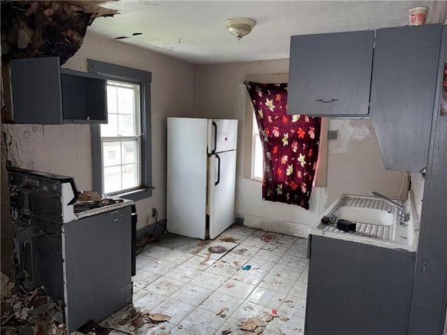1805 4th Ave, Beaver Falls, PA 15010