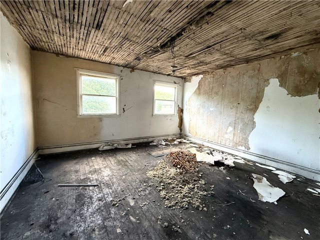 1805 4th Ave, Beaver Falls, PA 15010