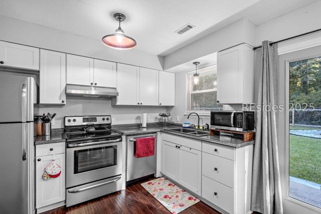 18 Hewlett Rd, Beaufort, SC 29907