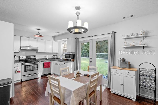 18 Hewlett Rd, Beaufort, SC 29907