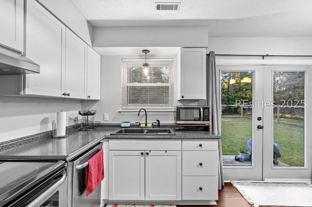 18 Hewlett Rd, Beaufort, SC 29907