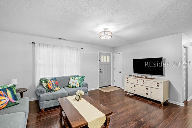 18 Hewlett Rd, Beaufort, SC 29907