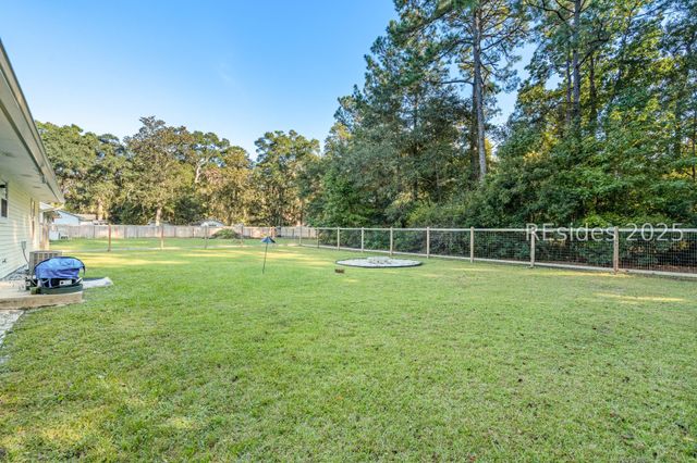 18 Hewlett Rd, Beaufort, SC 29907