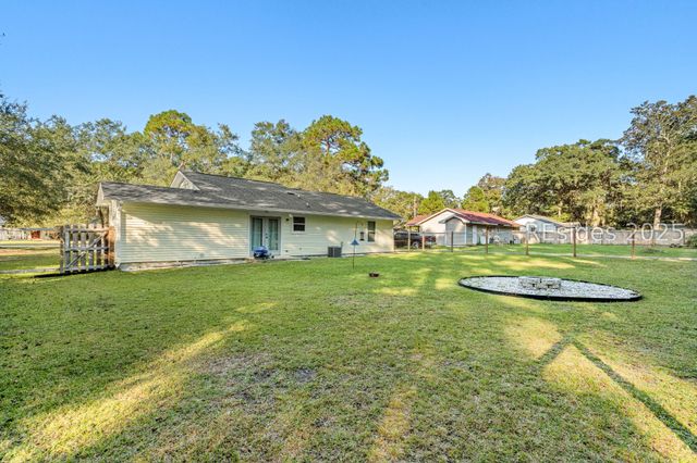 18 Hewlett Rd, Beaufort, SC 29907