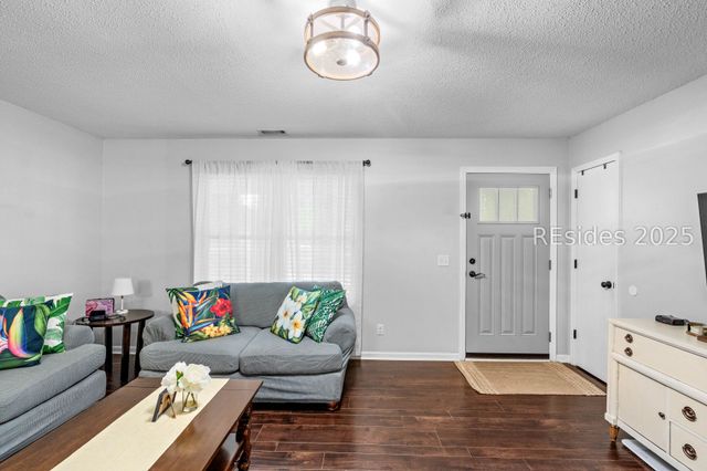 18 Hewlett Rd, Beaufort, SC 29907