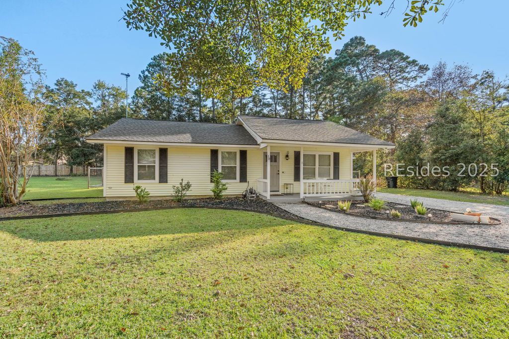 18 Hewlett Rd, Beaufort, SC 29907