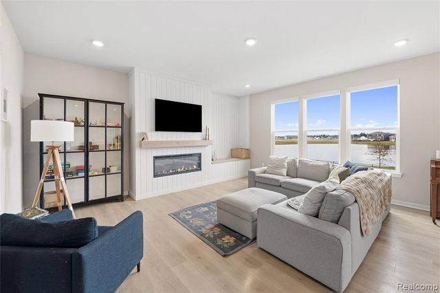 2056 Gambrel Lane, Howell, MI 48843