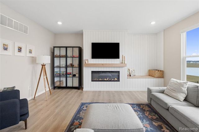 2056 Gambrel Lane, Howell, MI 48843