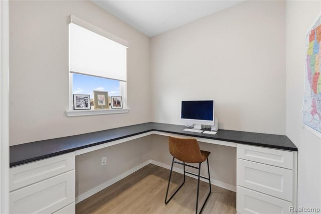 2056 Gambrel Lane, Howell, MI 48843