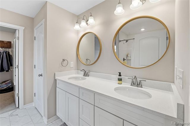 2056 Gambrel Lane, Howell, MI 48843