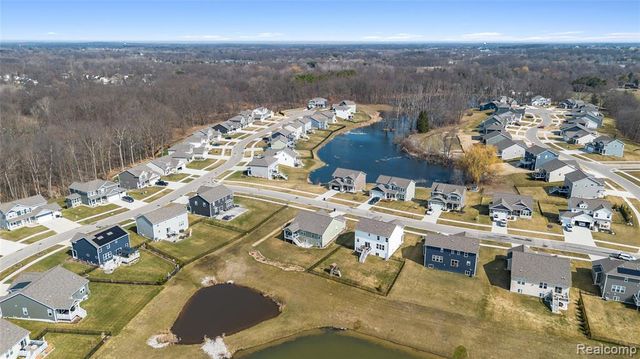 2056 Gambrel Lane, Howell, MI 48843