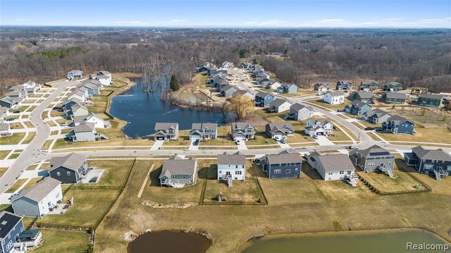 2056 Gambrel Lane, Howell, MI 48843