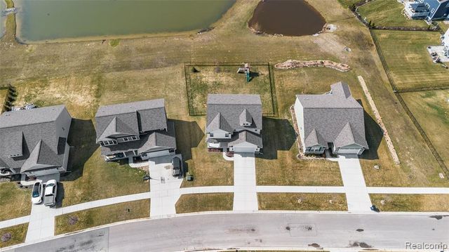 2056 Gambrel Lane, Howell, MI 48843