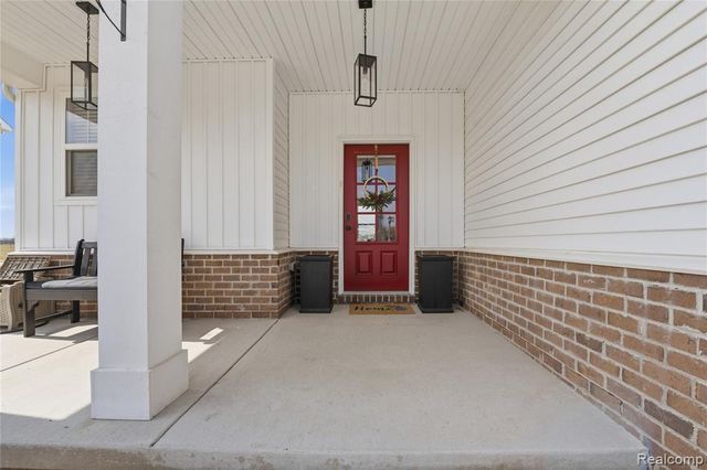 2056 Gambrel Lane, Howell, MI 48843