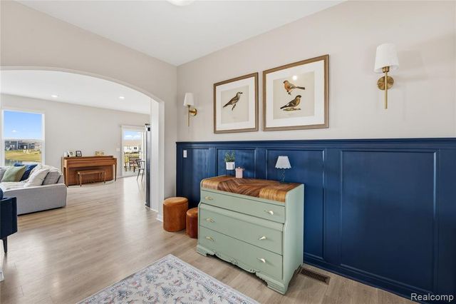 2056 Gambrel Lane, Howell, MI 48843