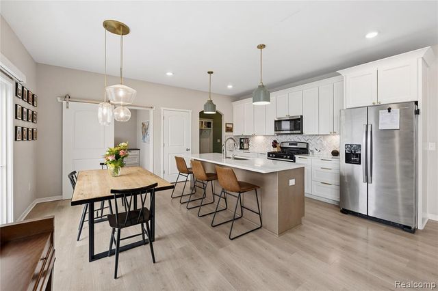 2056 Gambrel Lane, Howell, MI 48843