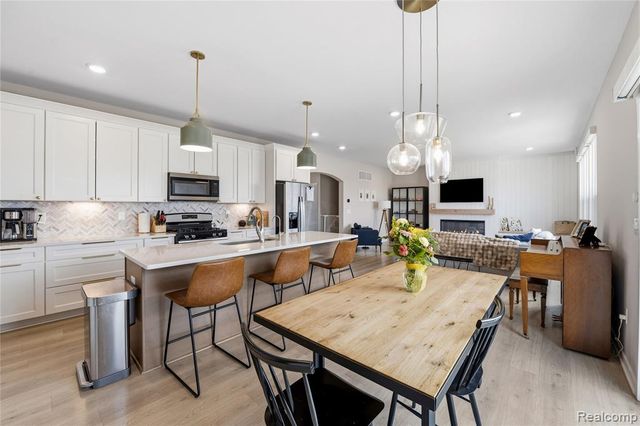 2056 Gambrel Lane, Howell, MI 48843