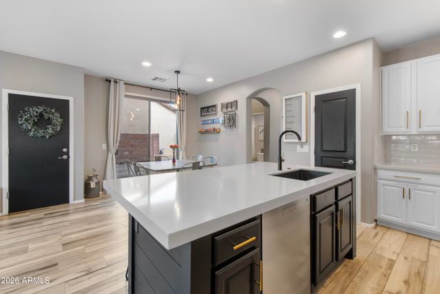3740 E SEXTON Street, Gilbert, AZ 85295