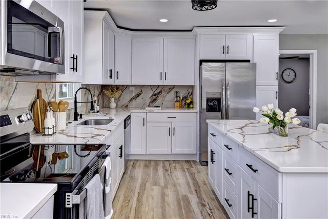 6999 Linda CIR, Hayes, VA 23072