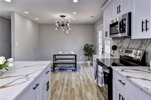 6999 Linda CIR, Hayes, VA 23072