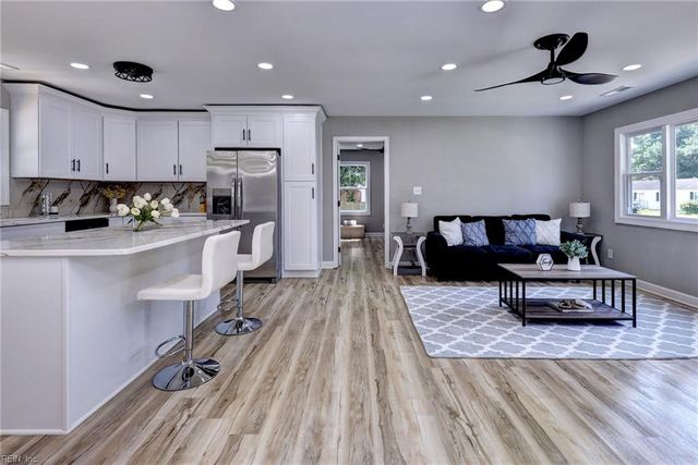 6999 Linda CIR, Hayes, VA 23072