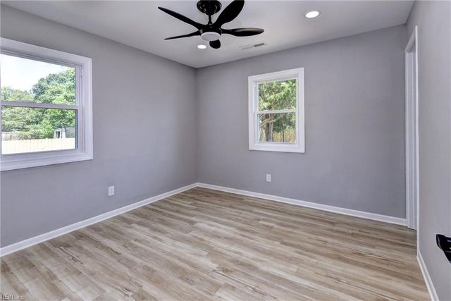 6999 Linda CIR, Hayes, VA 23072