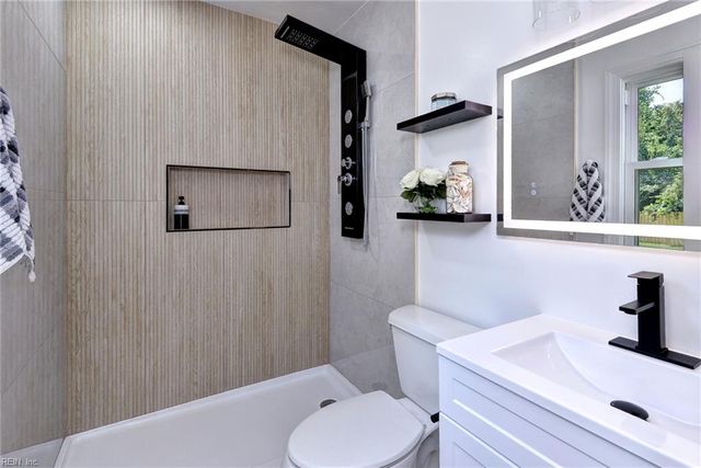 6999 Linda CIR, Hayes, VA 23072