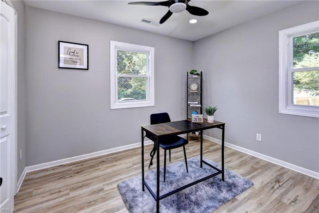 6999 Linda CIR, Hayes, VA 23072