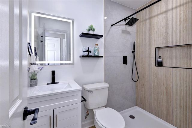 6999 Linda CIR, Hayes, VA 23072