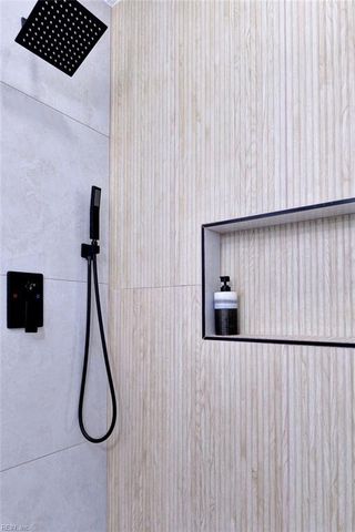 6999 Linda CIR, Hayes, VA 23072