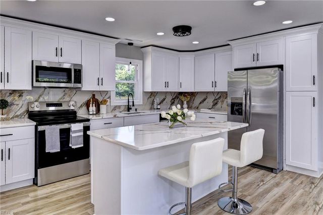 6999 Linda CIR, Hayes, VA 23072