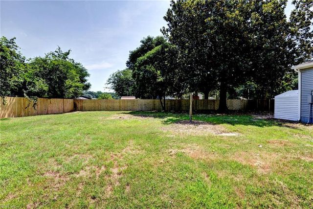 6999 Linda CIR, Hayes, VA 23072