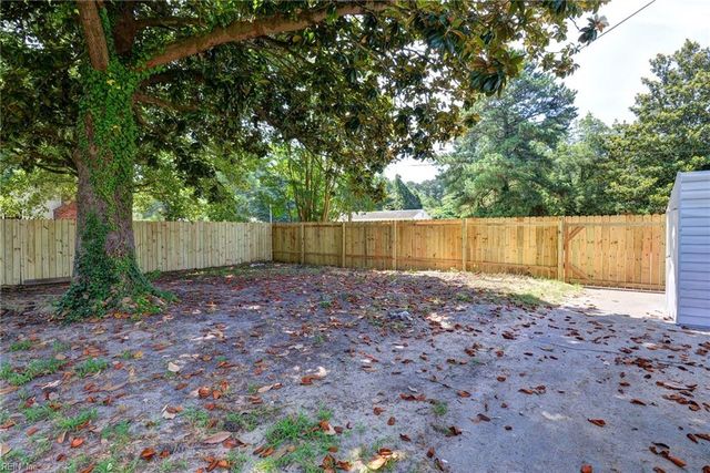 6999 Linda CIR, Hayes, VA 23072