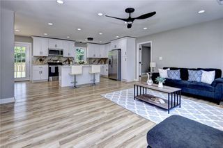 6999 Linda CIR, Hayes, VA 23072