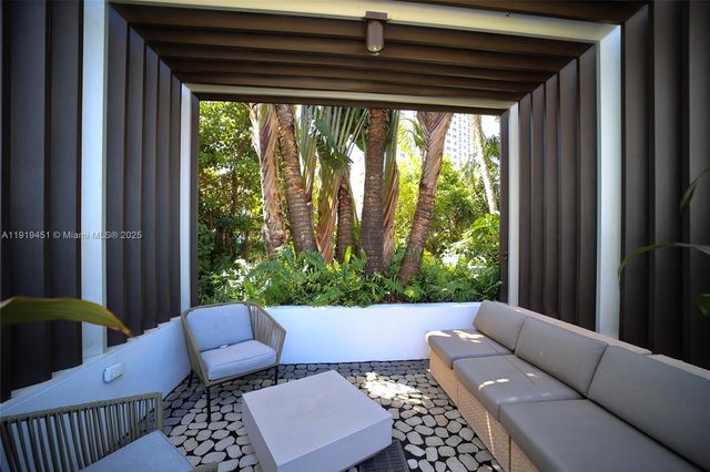 2020 N Bayshore Dr 1604, Miami, FL 33137