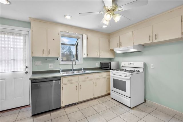 21 Gale Road, Weymouth, MA 02188