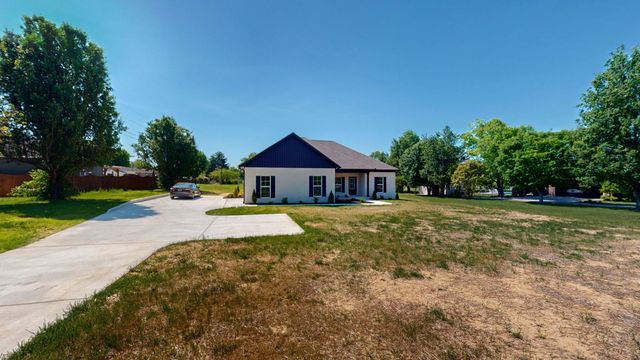 2230 Allen Ferry Rd, Smithville, TN 37166