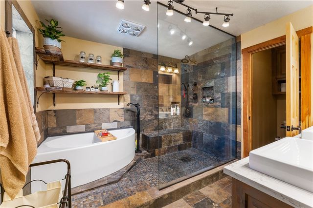 21856 Highway 62, Garfield, AR 72732