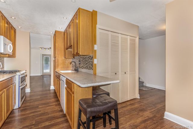 1907 Magnolia Walk, Poughkeepsie, NY 12603