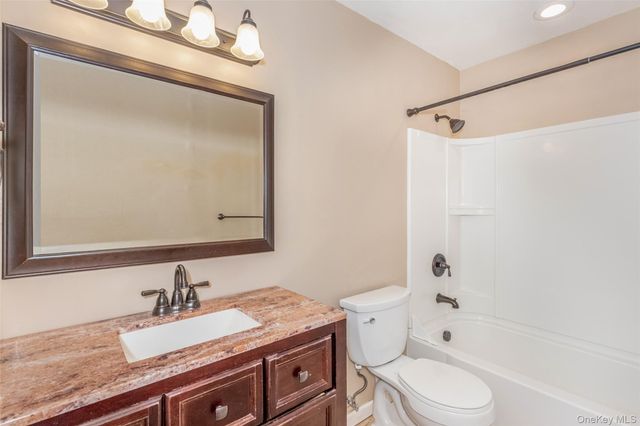 1907 Magnolia Walk, Poughkeepsie, NY 12603