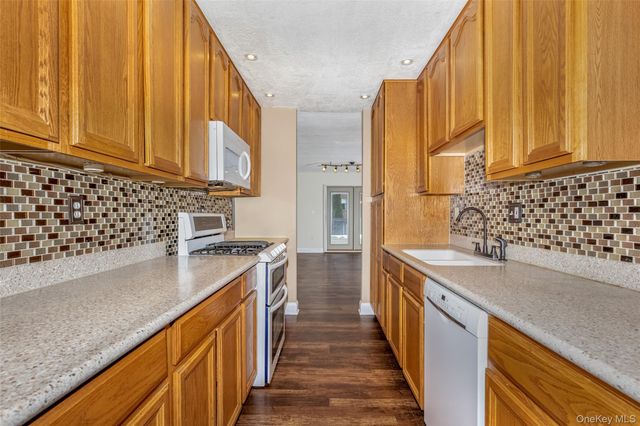 1907 Magnolia Walk, Poughkeepsie, NY 12603