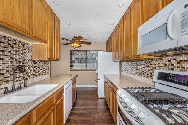 1907 Magnolia Walk, Poughkeepsie, NY 12603