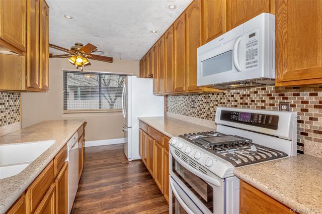 1907 Magnolia Walk, Poughkeepsie, NY 12603