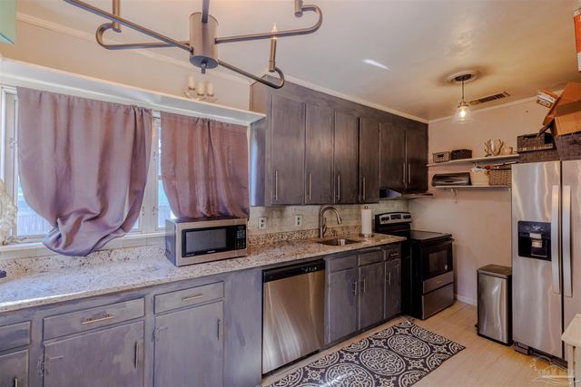 39 Sandalwood St, Pensacola, FL 32505