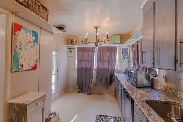 39 Sandalwood St, Pensacola, FL 32505