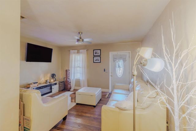 39 Sandalwood St, Pensacola, FL 32505